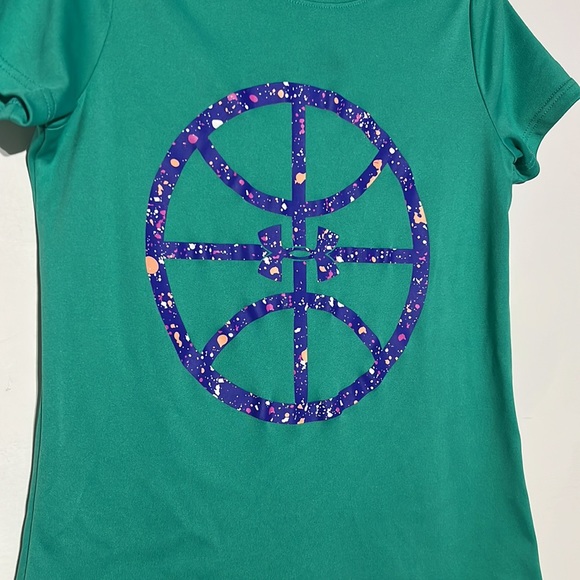 Under Armour Girl’s Green Paint Splatter Basketball Design Heatgear Tee Shirt XS - Picture 2 of 5